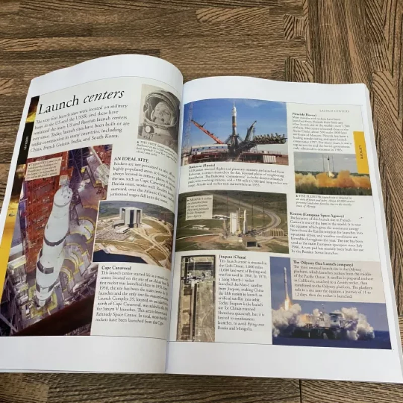 SPACE A VISUAL ENCYCLOPEDIA (Sách màu)